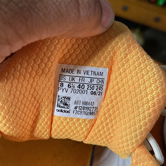 Women’s adidas - Picture 2 of 5